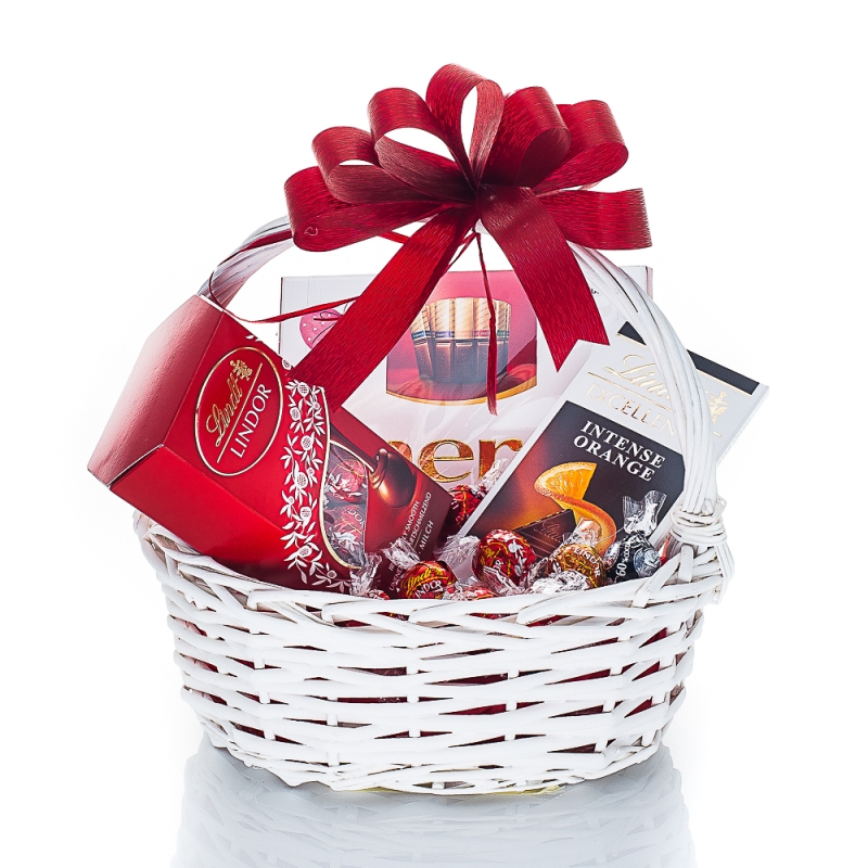 Подаръчна Кошница с Шоколад и Бонбони - 115
